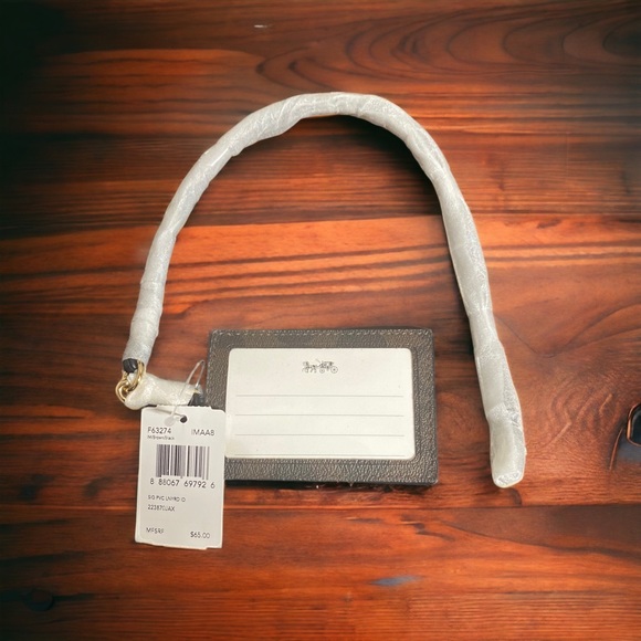 Coach Signature PVC Badge Lanyard ID Badge Holder NWT - Picture 5 of 6